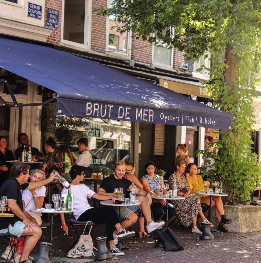 Outdoor dining at Brut de Mer in Amsterdam